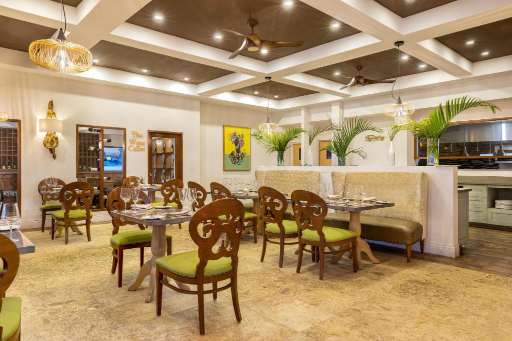 Kuchyň nebo kuchyňský kout v ubytování Treasure Beach Art Hotel, An Autograph Collection All-Inclusive Resort