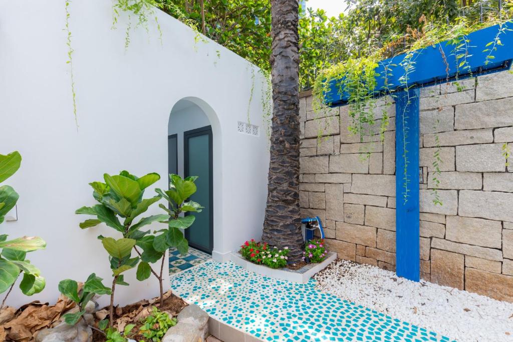 Zahrada ubytování OrangeBlue villa near Beach Pool free Vung Tau Vietnam