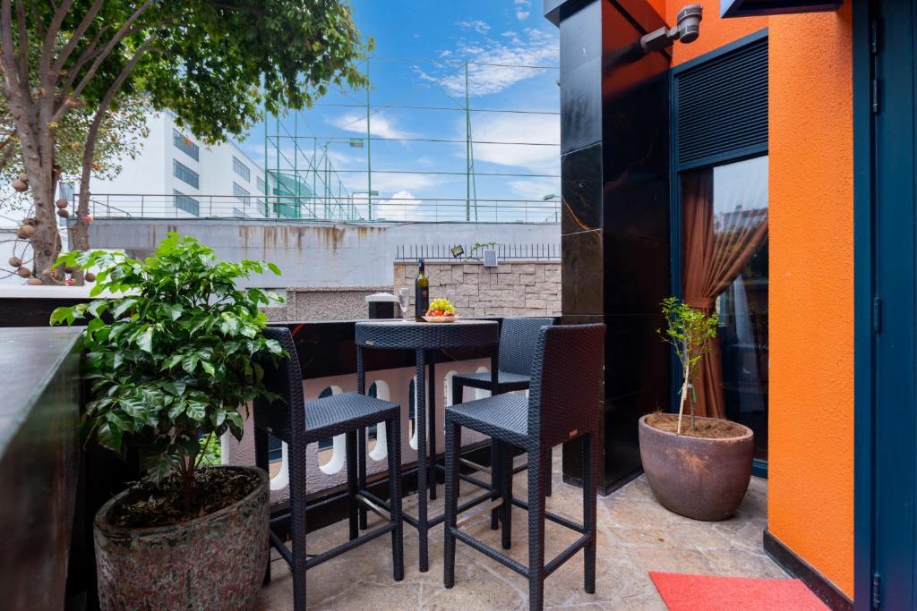 Balkón nebo terasa v ubytování OrangeBlue villa near Beach Pool free Vung Tau Vietnam