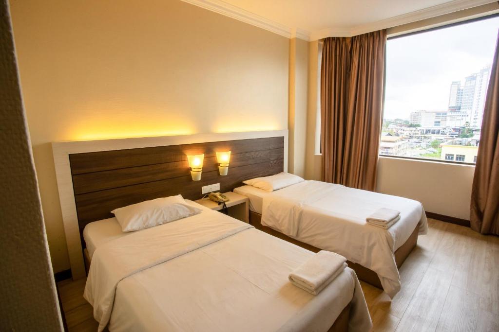 Postel nebo postele na pokoji v ubytování Somerset Hotel