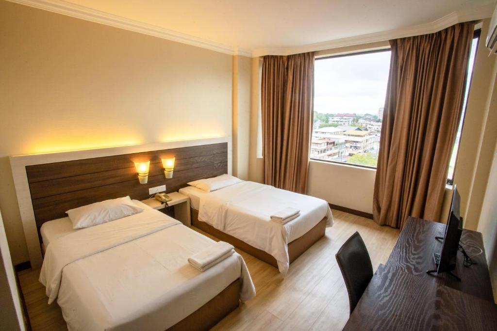 Postel nebo postele na pokoji v ubytování Somerset Hotel