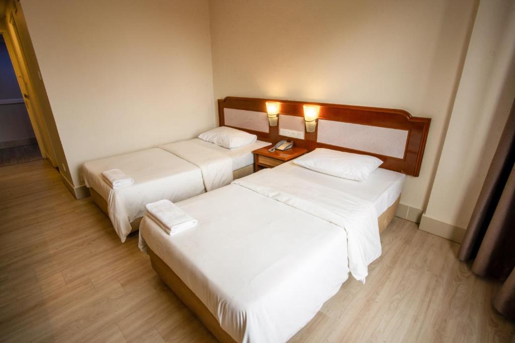 Postel nebo postele na pokoji v ubytování Somerset Hotel