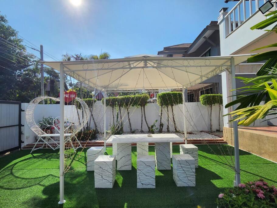 芭堤雅市中心D34长住优惠房-芭提雅市中心高端4间卧室泳池别墅的相册照片