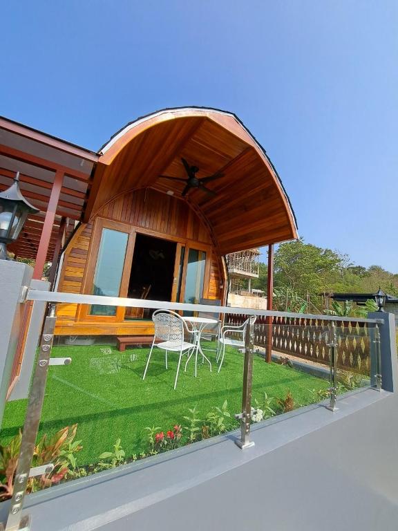 Balkón nebo terasa v ubytování Seaview Eagles Nest Cabins
