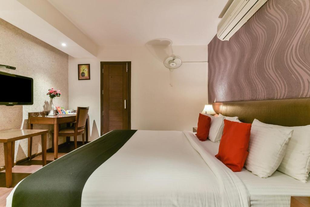 Кровать или кровати в номере OYO Flagship 917 Hotel Imperial