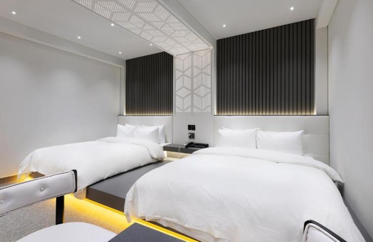 Postel nebo postele na pokoji v ubytování Reina Hotel