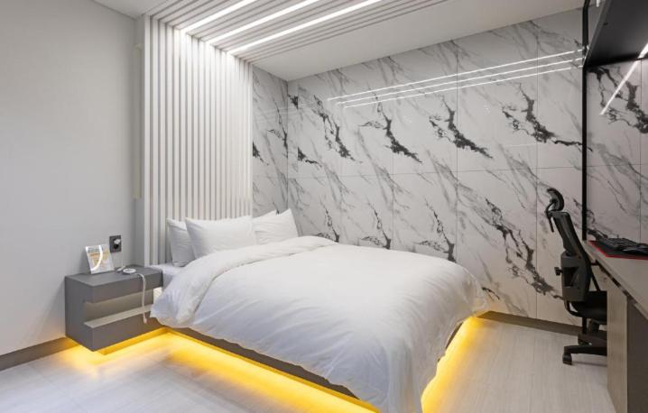 Postel nebo postele na pokoji v ubytování Reina Hotel