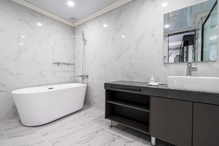 Koupelna v ubytování Reina Hotel