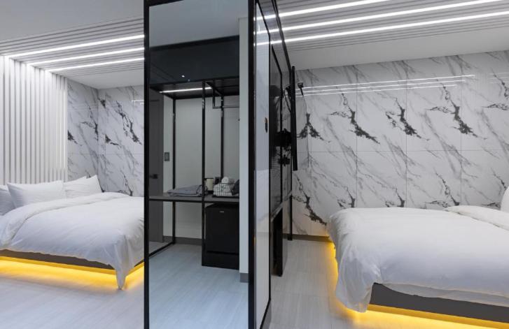 Postel nebo postele na pokoji v ubytování Reina Hotel