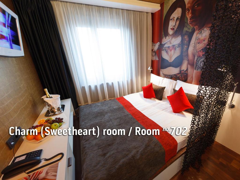 Postel nebo postele na pokoji v ubytování Bohem Art Hotel