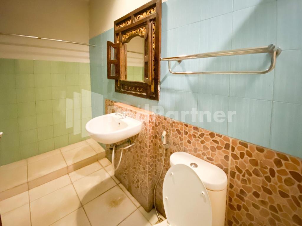 Koupelna v ubytování Istana Griya 2 Hotel Solo RedPartner