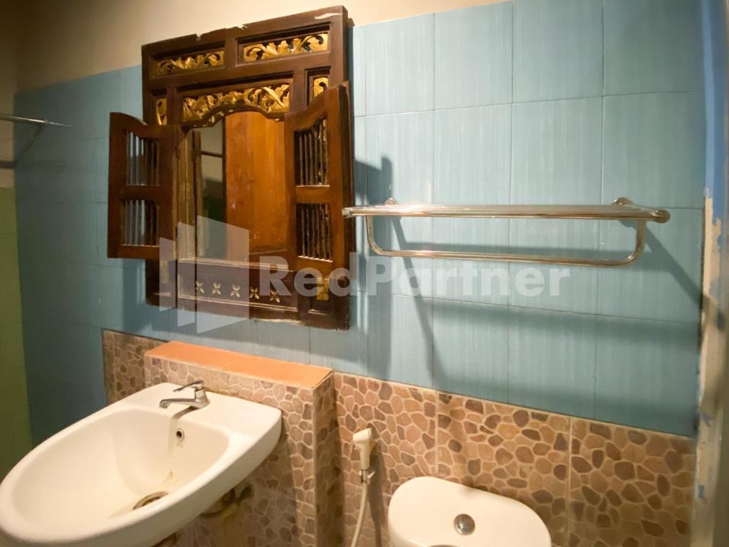 Koupelna v ubytování Istana Griya 2 Hotel Solo RedPartner