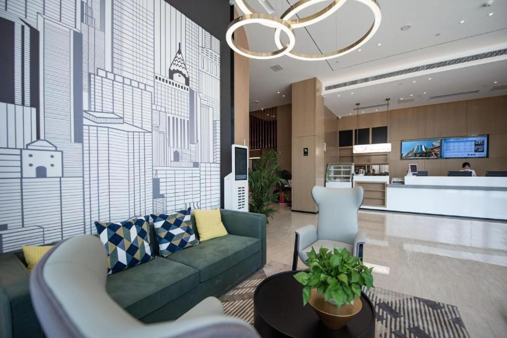 The lobby or reception area at City Comfort Inn Ezhou Wuyue Plaza