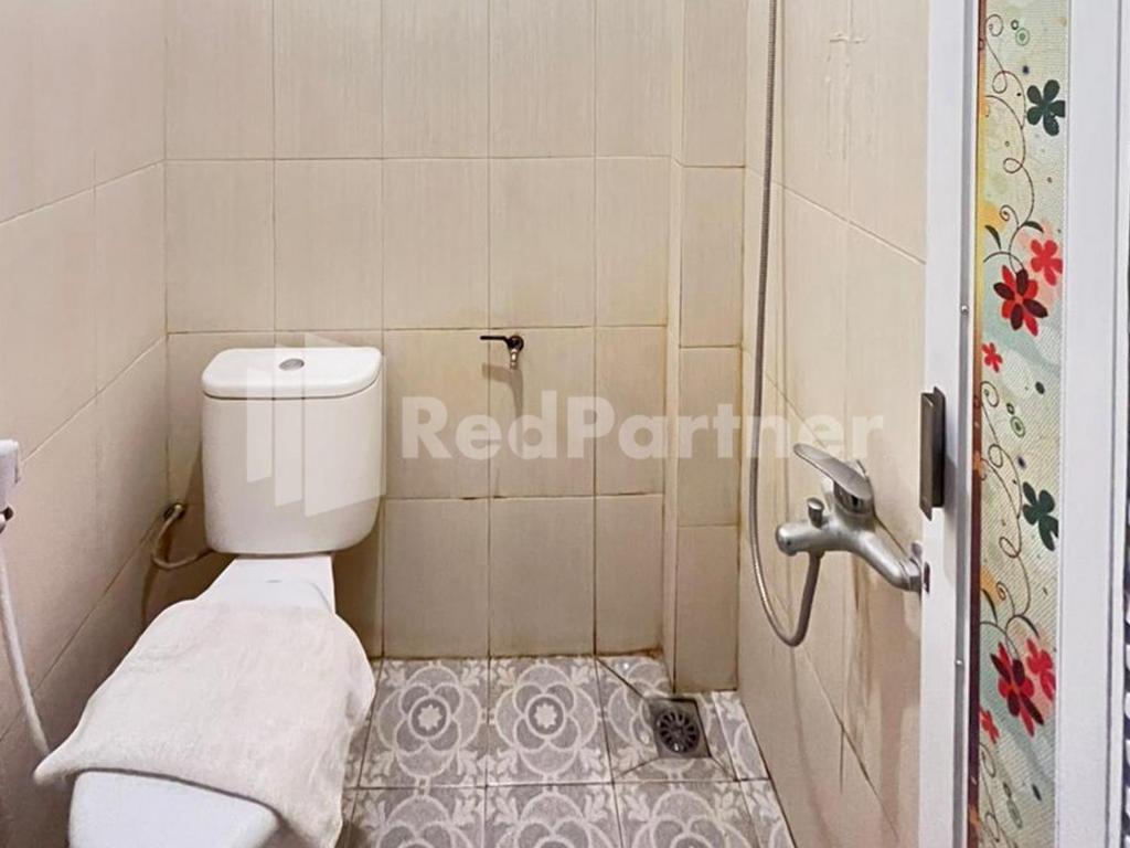 Koupelna v ubytování Hotel Andono near YIA Mitra RedDoorz