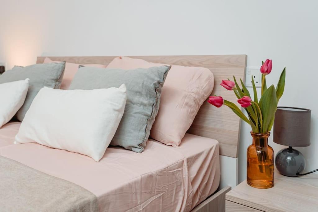 Designer 2 bed 2 bath near sea, IlGżira (updated prices 2024)