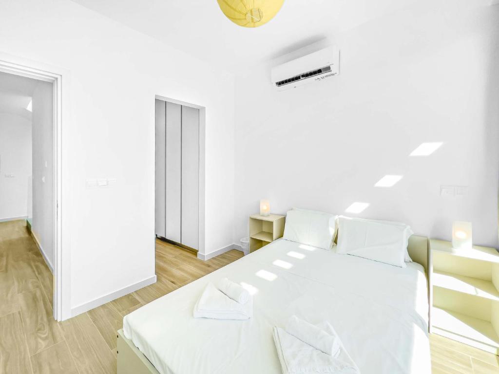 Postel nebo postele na pokoji v ubytování Azure Seaview - Garnet Villa