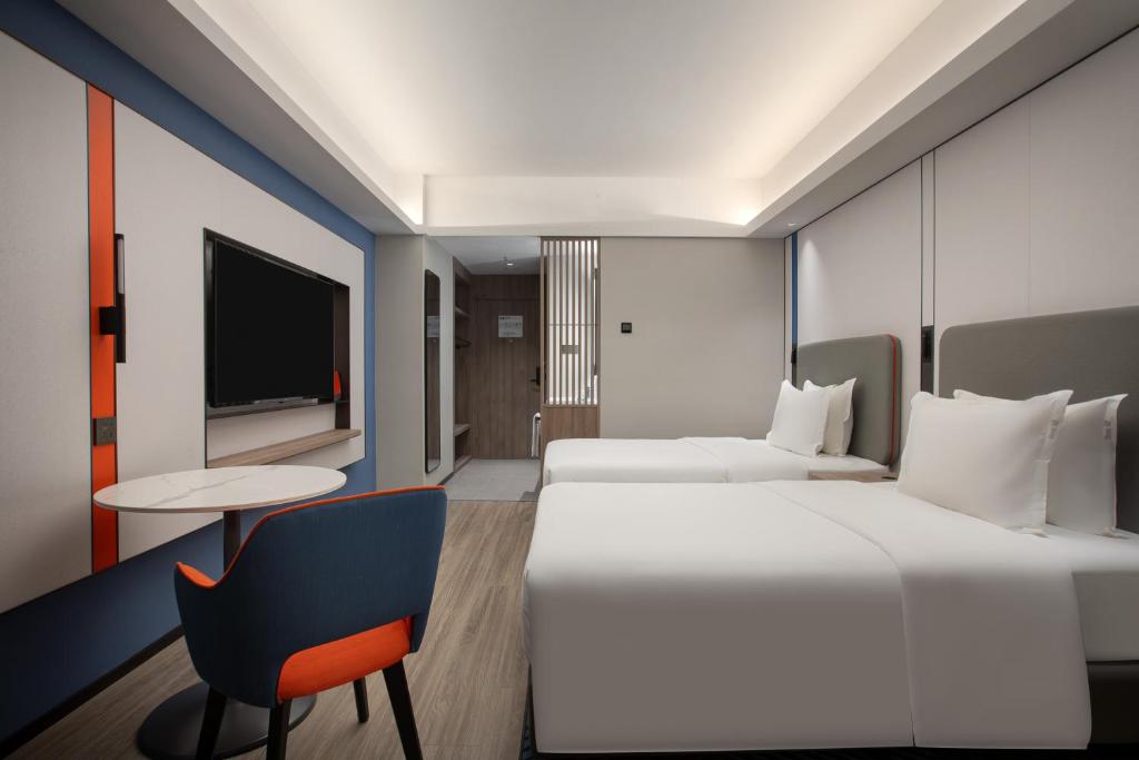 Postel nebo postele na pokoji v ubytování Holiday Inn Express Shanghai Gumei by IHG