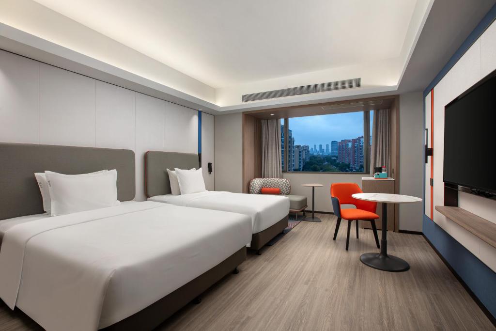 Postel nebo postele na pokoji v ubytování Holiday Inn Express Shanghai Gumei by IHG