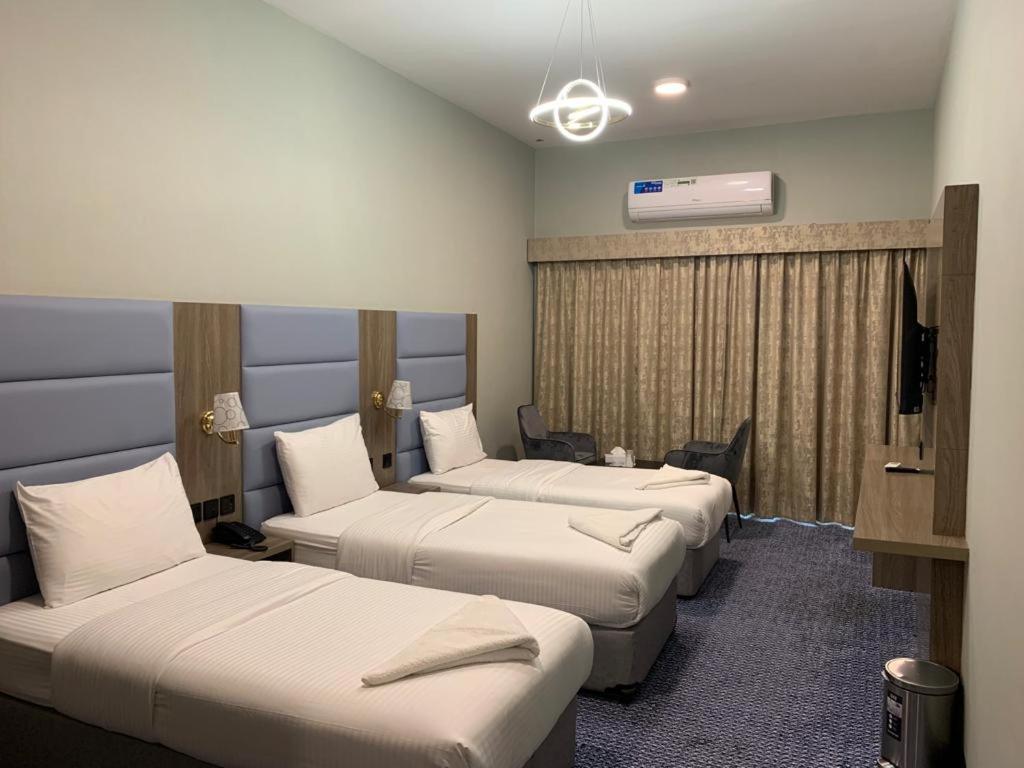 מיטה או מיטות בחדר ב-Silver Sand Hotel