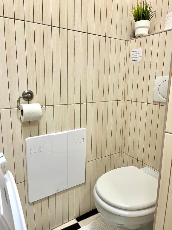 A bathroom at URBAN JUNGLE Apartment old town Air Conditioned