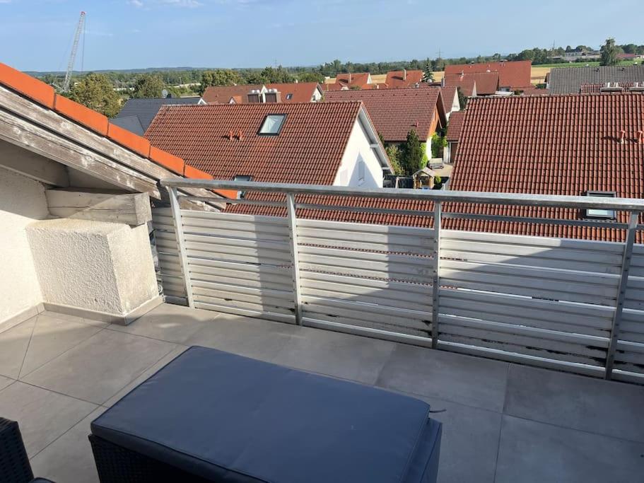a balcony with a fence and a bench on a roof at Kirchdorf Lounge - komplette Ferienwohnung in Unteropfingen