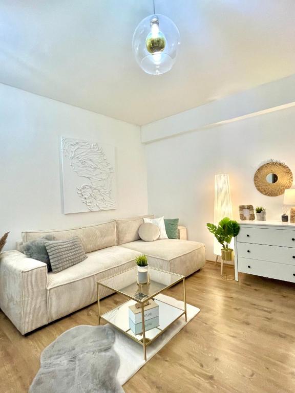 A seating area at URBAN JUNGLE Apartment old town Air Conditioned