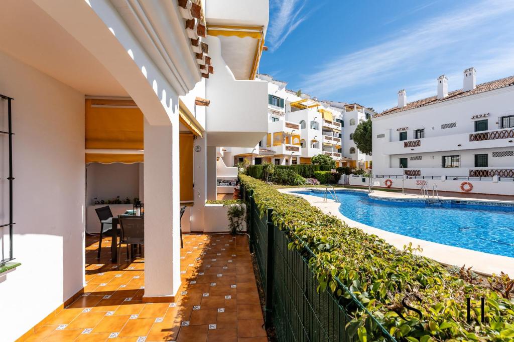 Spain Breaks - 2 bed family apartment Benalmadena with pool, Airco, WiFi