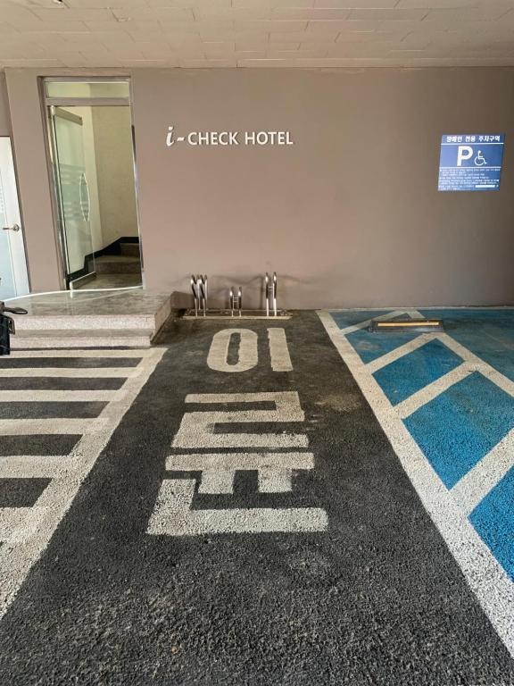 Certifikát, hodnocení, plakát nebo jiný dokument vystavený v ubytování I-check Hyunjin Hotel