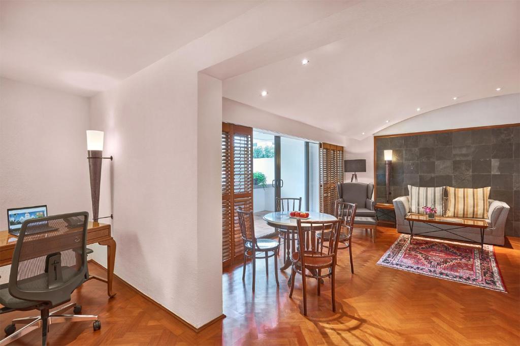 Goodwood Park Hotel - Parklane Split Level Suite - Separate Building