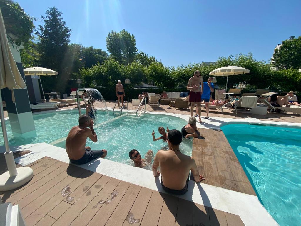 Bazén v ubytování Hotel Alexander nebo v jeho okolí