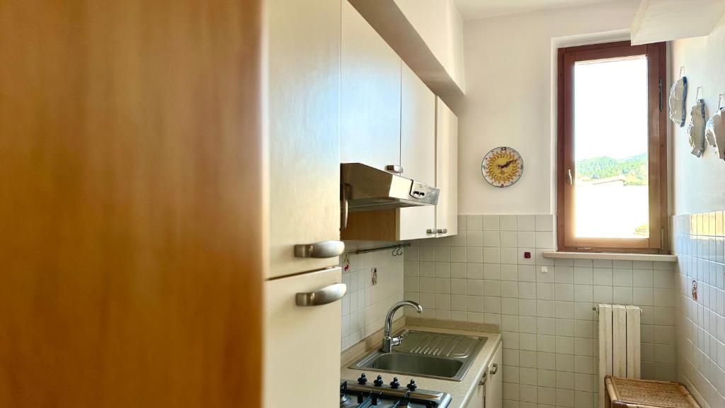 Kuchyňa alebo kuchynka v ubytovaní S256 - Sirolo, comodo trilocale in centro