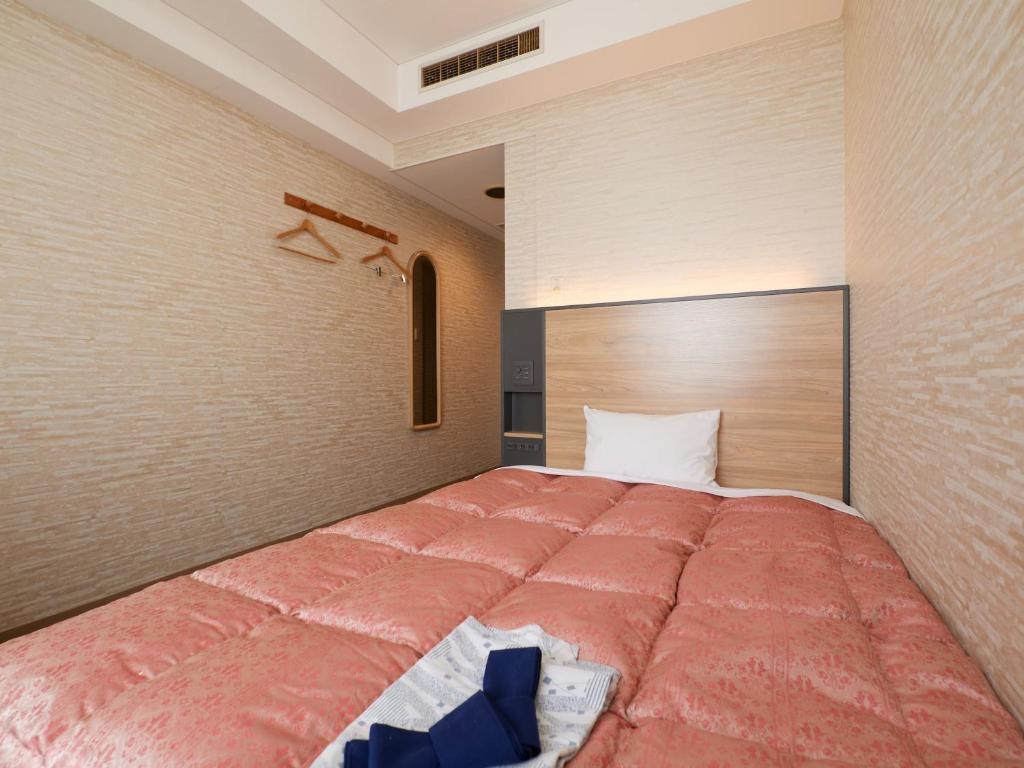Postel nebo postele na pokoji v ubytování Gamagori Hotel