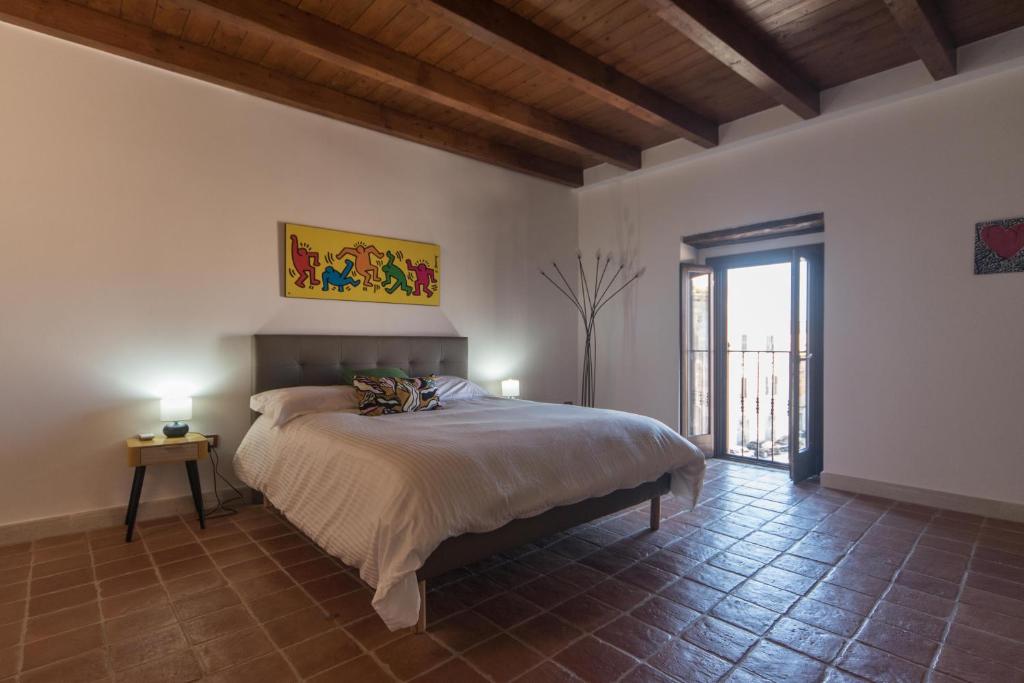 Posteľ alebo postele v izbe v ubytovaní Sui tetti di Trani Harbour suite