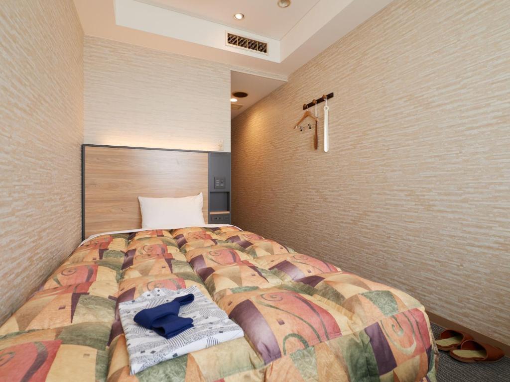 Postel nebo postele na pokoji v ubytování Gamagori Hotel