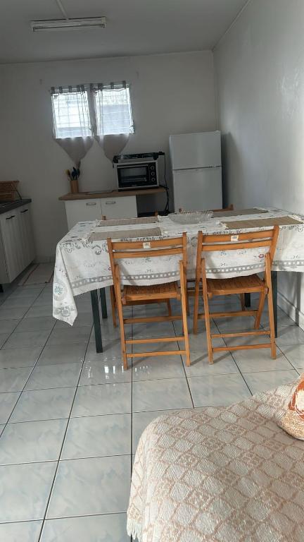 Kuchyň nebo kuchyňský kout v ubytování Soanna - Appartement à 5 minutes à pied de la plage