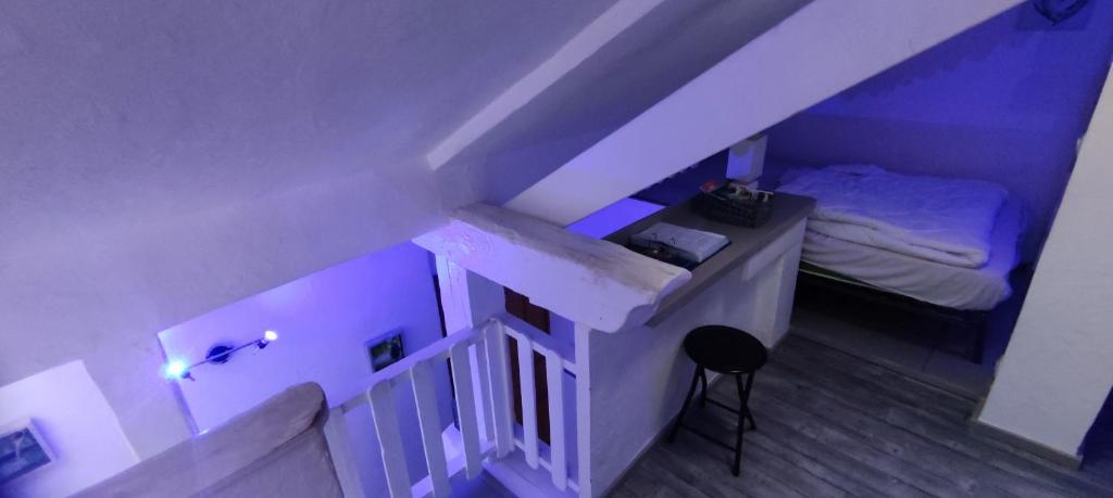Fotografia z galérie ubytovania 8/9 personnes, ensemble de 3 logements tous équipés et climatisés, Wifi, Netflix, centre ville à 400m, boites à clés v destinácii Pallud