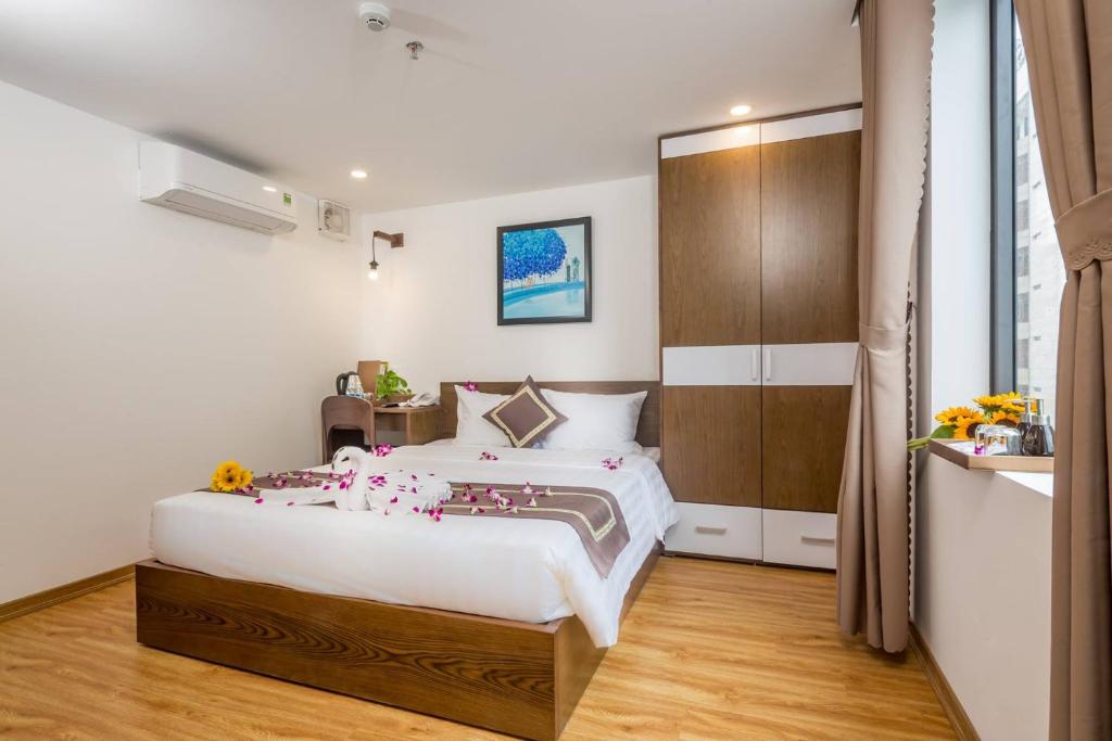 a bedroom with a large bed in a room at SILANA HOTEL & APARTMENT in Da Nang