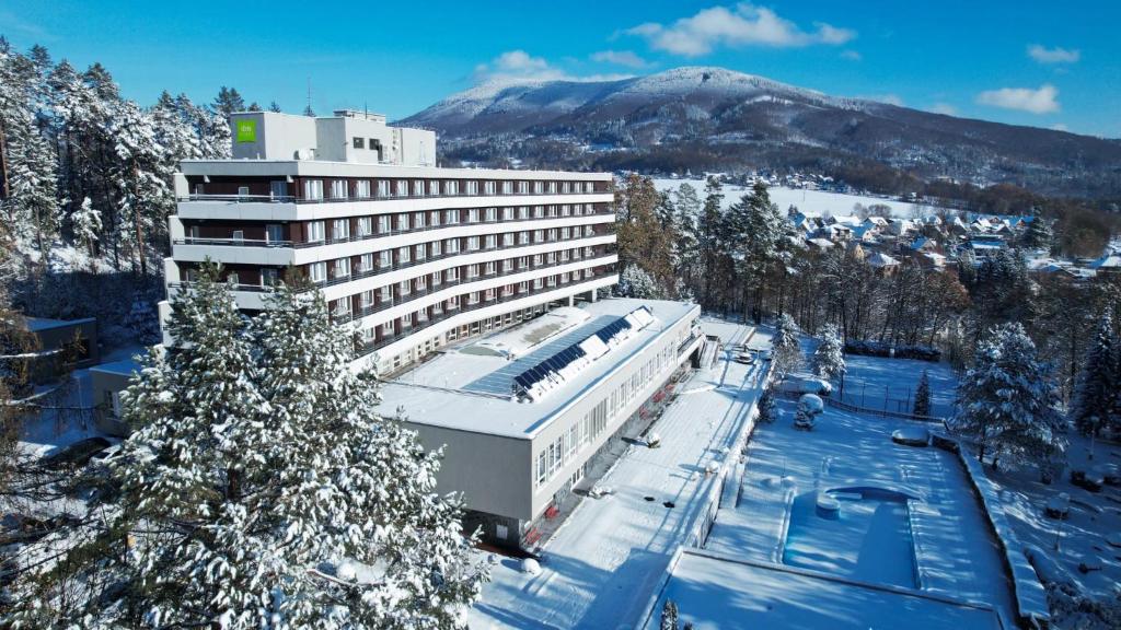Nespecifikovaný výhled na hory nebo výhled na hory při pohledu z hotelu