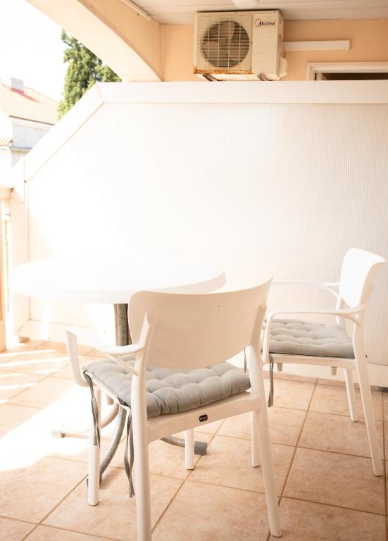 Apartments Mijajov Dvor - Apartamento De Um Quarto Com Varanda Compartilhada