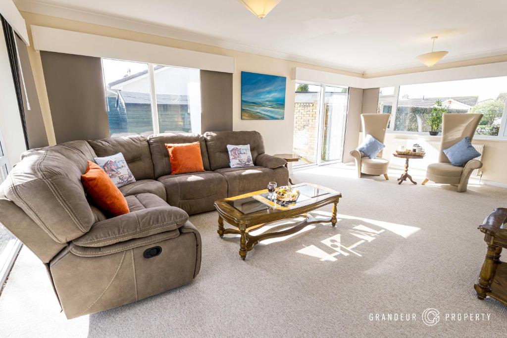 a living room with a couch and a coffee table at Large bungalow with garden, sleeps 6, Wi-Fi & parking - Heathside Retreat in West Parley