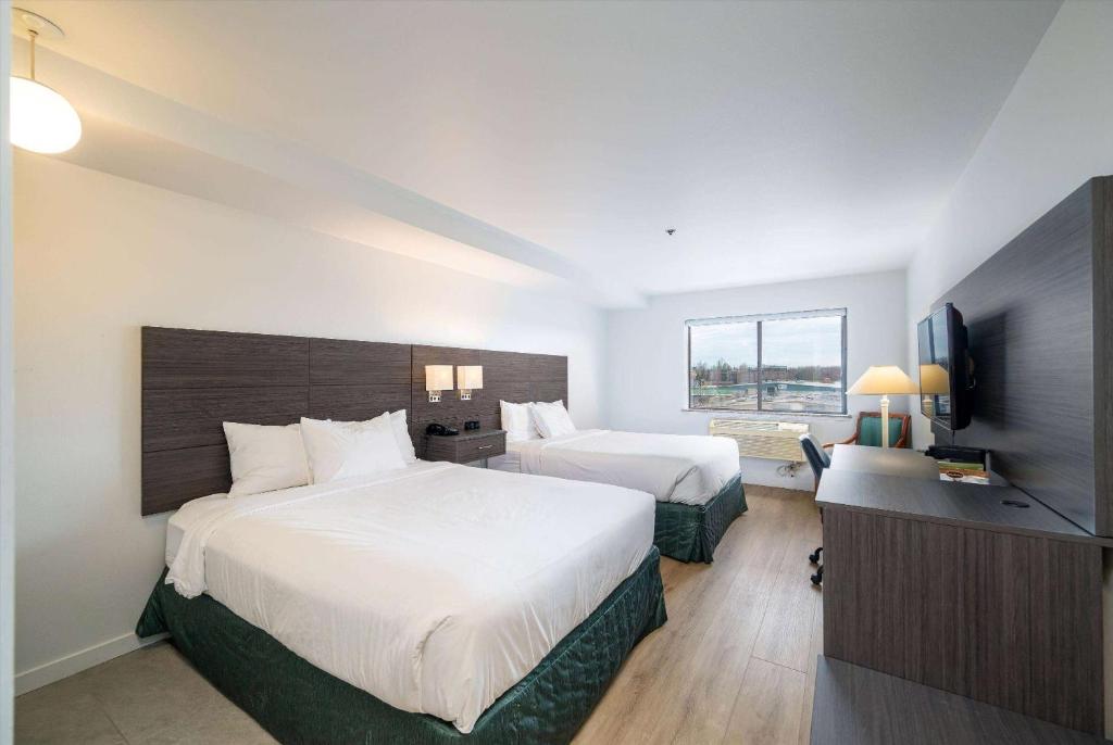 Postel nebo postele na pokoji v ubytování Baymont INN & Suites by Wyndham
