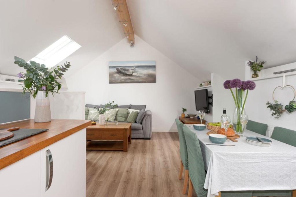 Fotografie z fotogalerie ubytování Captains Loft, Godolphin Cross v destinaci Carleen