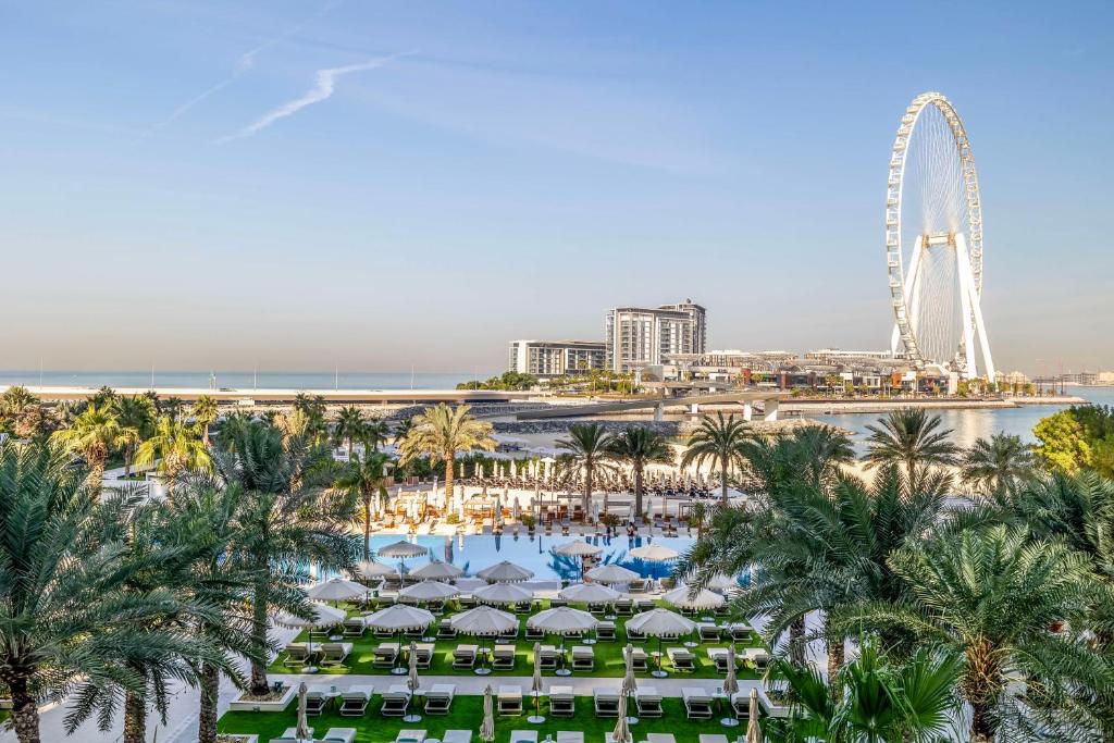 Bazen u ili blizu objekta DoubleTree by Hilton Dubai Jumeirah Beach