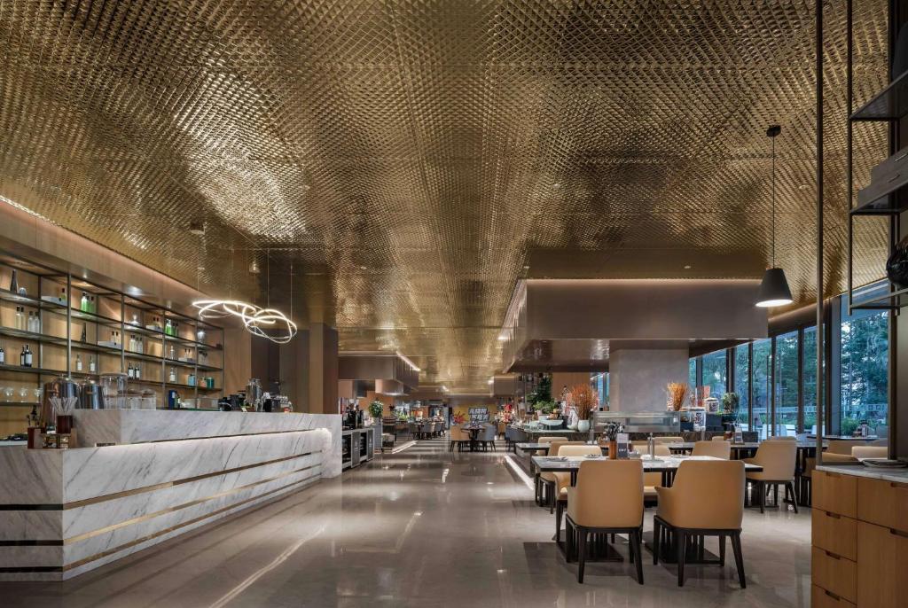 Restaurace v ubytování Wyndham Grand Zhaoqing Downtown