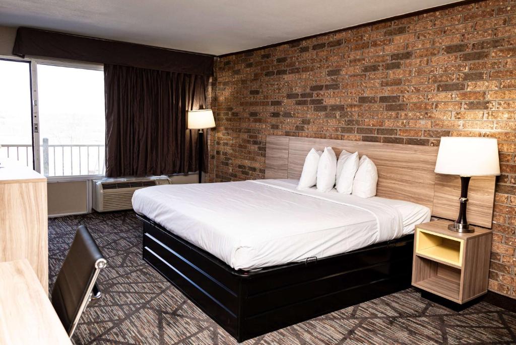Days-Inn by Wyndham Batesville AR photo