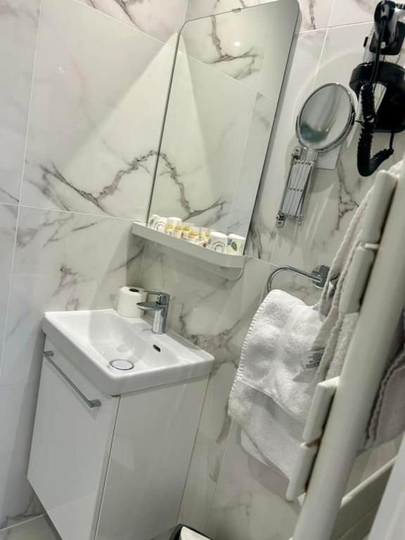 Hôtel Derby Eiffel - Resim 17