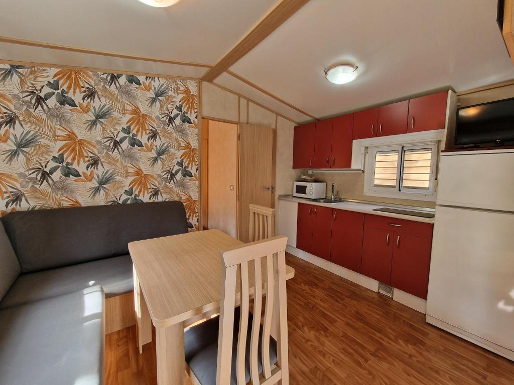 Kuchyň nebo kuchyňský kout v ubytování CAMPING RAMALES