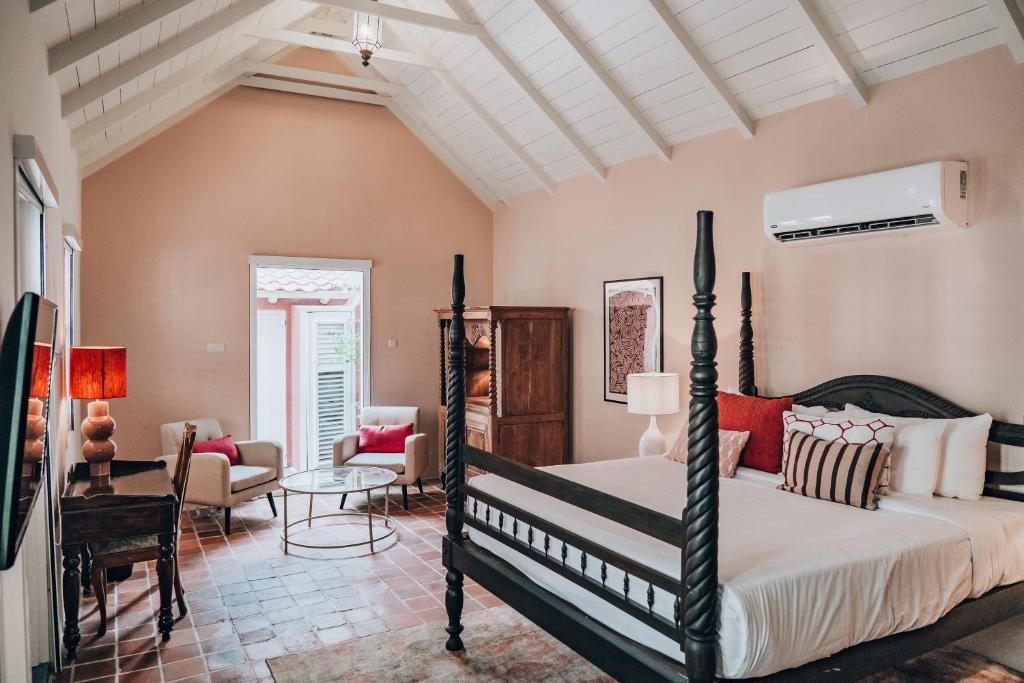 Postel nebo postele na pokoji v ubytování Kura Botanica Hotel