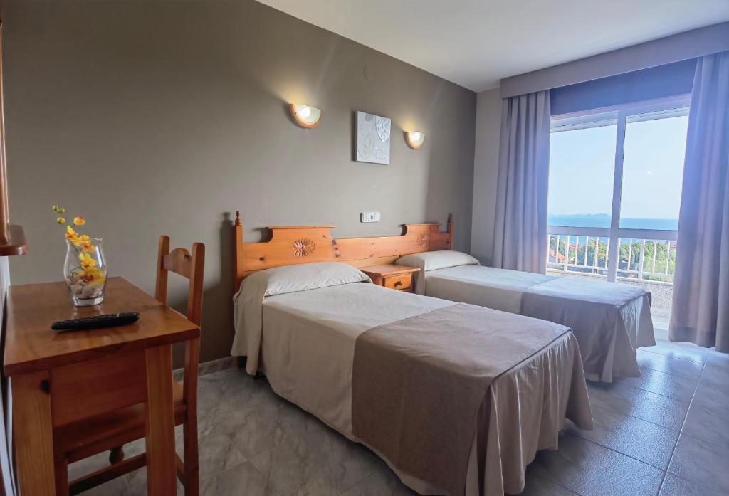 A bed or beds in a room at Pensión Residencia Cecilia