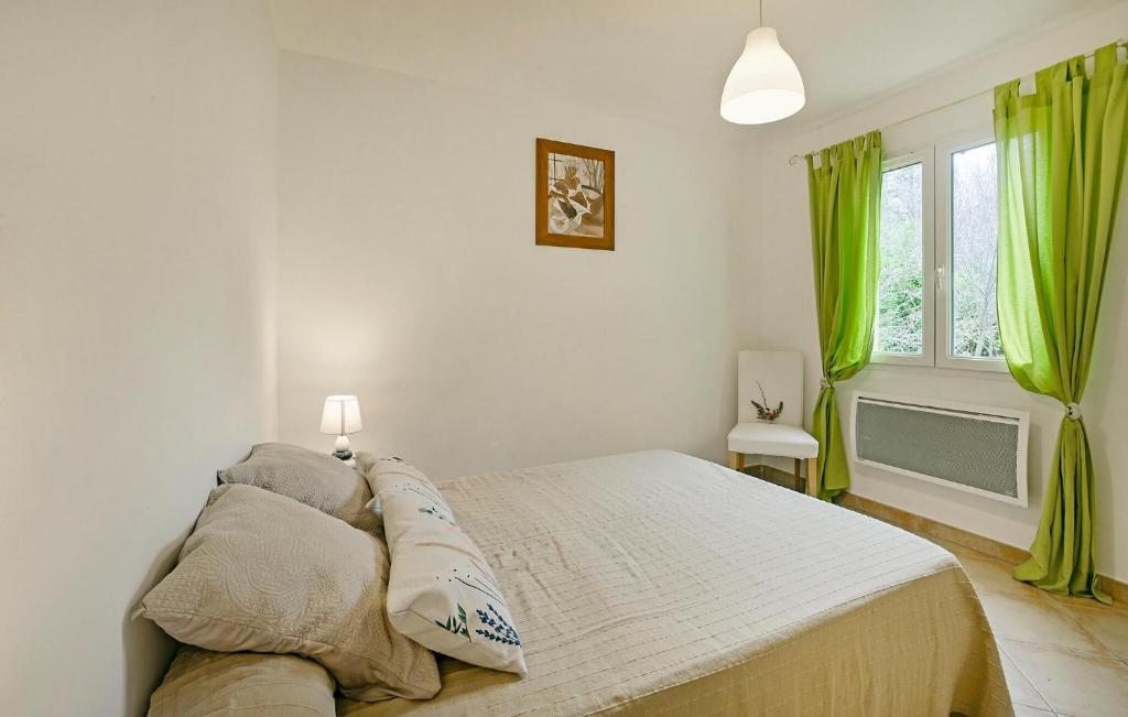 Posteľ alebo postele v izbe v ubytovaní Stunning Home In Bordezac With Wifi